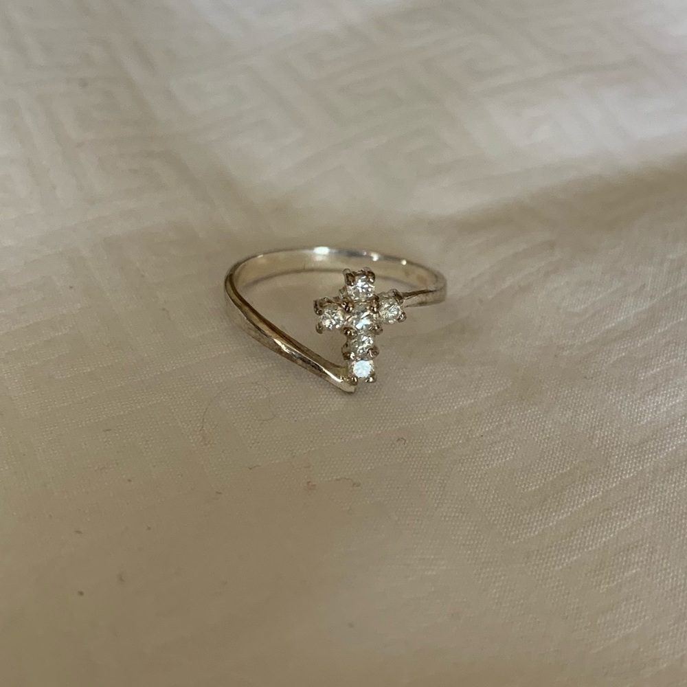 Beautiful cross ring. Size 7. Brand new!